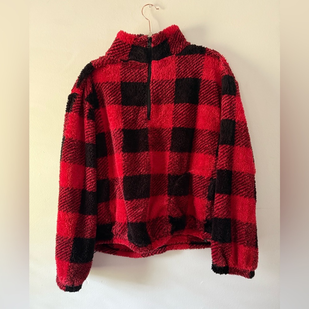 Red and Black Plaid Fleece Pullover large  great condition cozy and fluffy